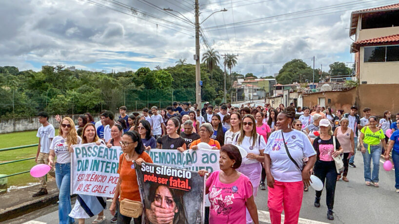 Deputada participa da 13ª Caminhada contra a Violência Doméstica em Itaúna