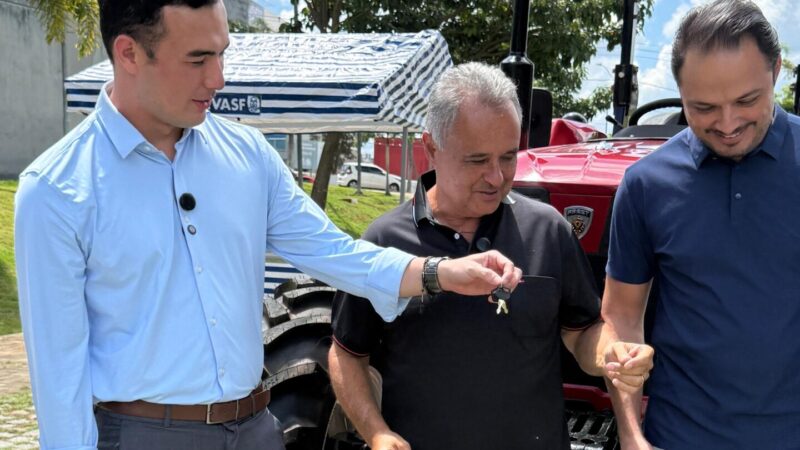 Itaúna recebe trator agrícola através de emenda parlamentar do deputado Pedro Aihara