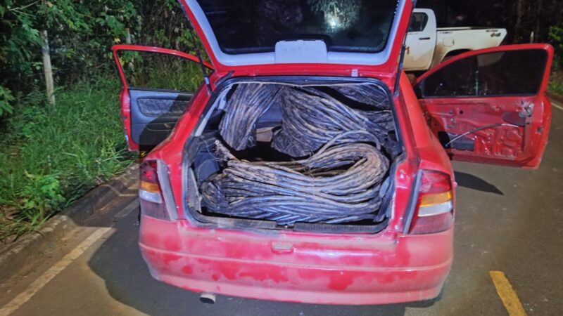 PM apreende cerca de duas toneladas de fios de cobre e apreende veículo em Itatiaiuçu