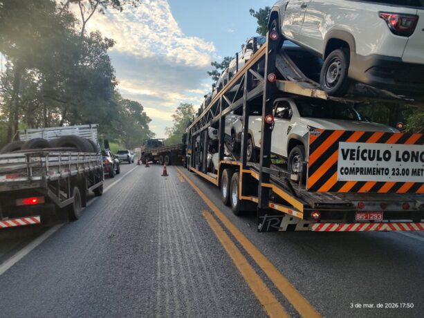 Vídeos: acidente em trecho em obras na MG 050 provoca obstrução da rodovia por seis horas
