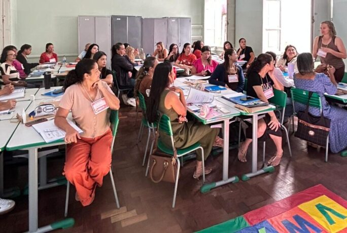 Educadores da educação infantil iniciam formação continuada do Pro-LEEI