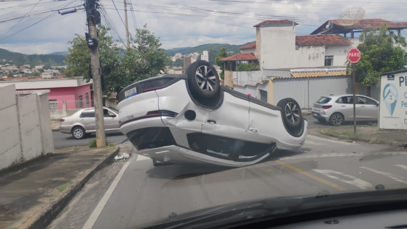 Vídeos: mais um acidente em cruzamento no bairro das Graças; ninguém se feriu