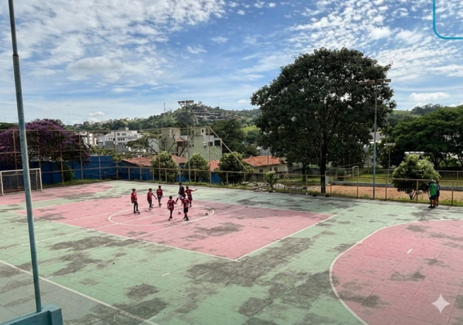 Com recursos de emendas de vereadores, quadra de Praça de Esportes vai receber cobertura