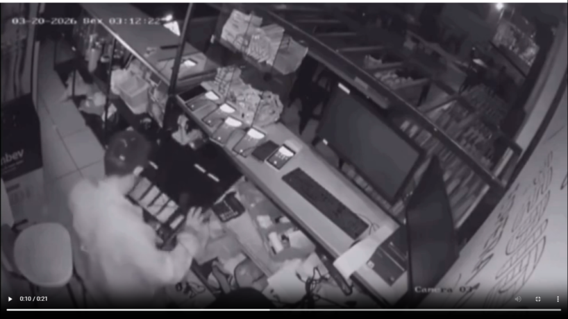 Câmeras registram furto em hamburgueria na madrugada desta sexta-feira, 20