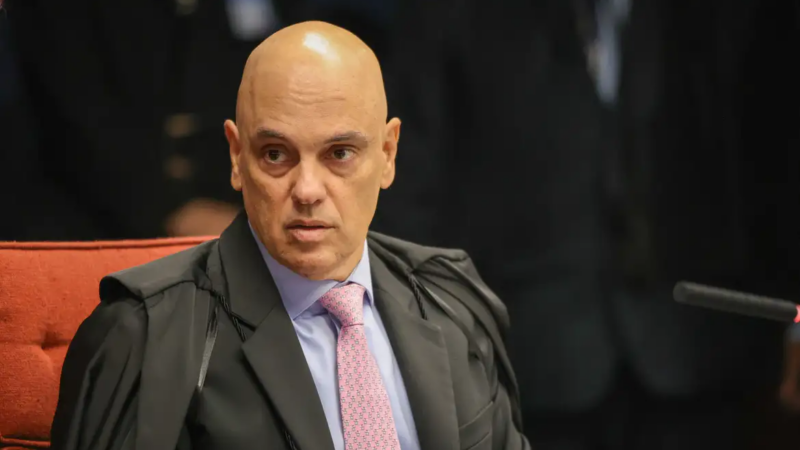 Moraes expede mandado de soltura que autoriza domiciliar, de 90 dias, a Bolsonaro