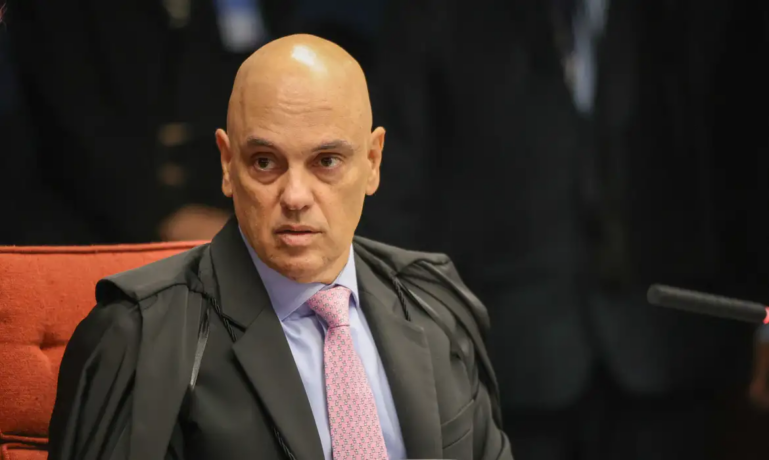 Moraes expede mandado de soltura que autoriza domiciliar, de 90 dias, a Bolsonaro