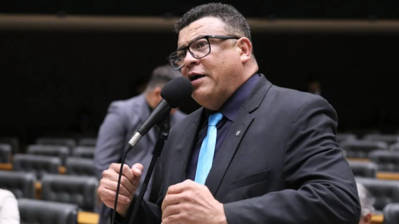 Vídeo: deputado federal se envolve em briga com garota de programa em Brasília