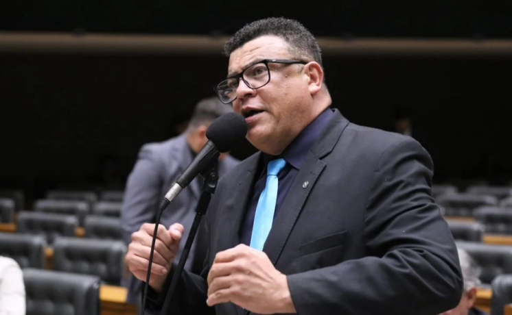 Vídeo: deputado federal se envolve em briga com garota de programa em Brasília