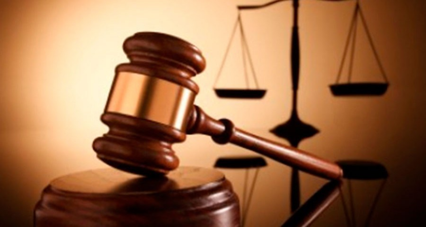 Mantida justa causa de gari por má-conduta: discutiu com o chefe, abaixou a calça e chutou o veículo da empresa