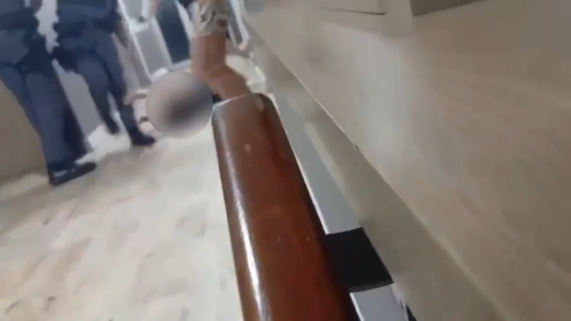 VÍDEO: PM é afastado após chutar rosto de mulher em surto em SP