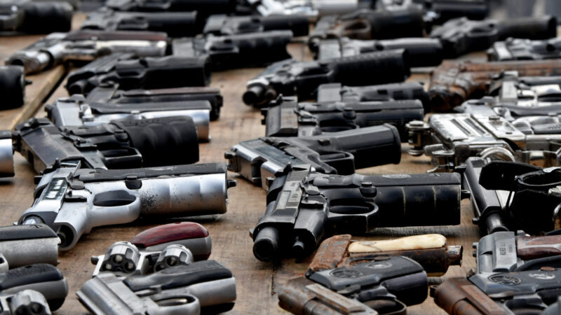 Caminhão com armas é roubado e vítimas são sequestradas na MG-050, em Mateus Leme