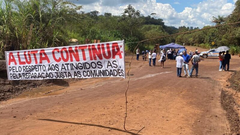 Vídeos: manifestação de moradores de Itatiaiuçu pedindo reparação à Usiminas prossegue