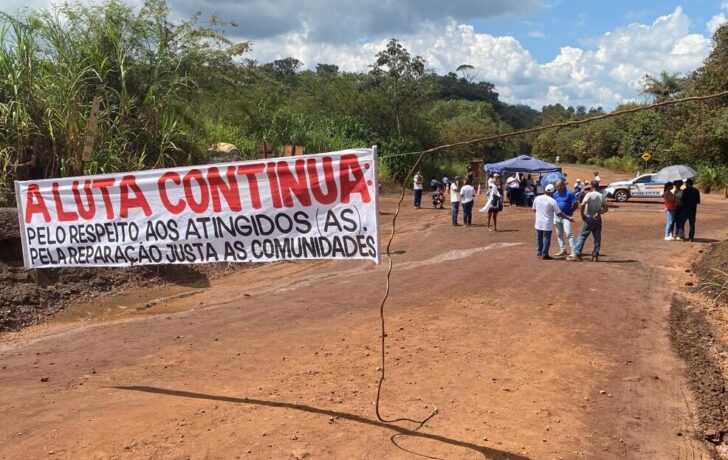 Vídeos: manifestação de moradores de Itatiaiuçu pedindo reparação à Usiminas prossegue
