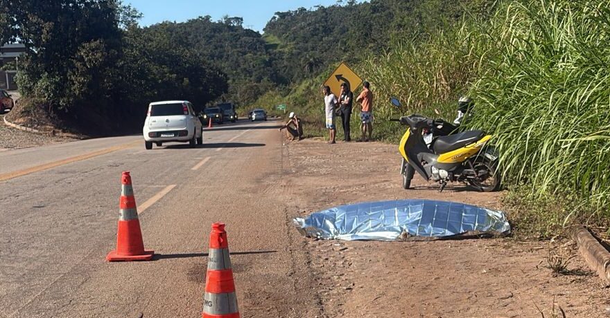 Mulher morre depois de sofrer mal súbito na rodovia MG 431 e cair da motoneta