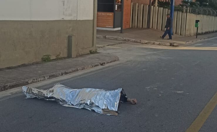 Corpo encontrado estendido na rua no bairro Nogueira Machado era de vítima de homicídio