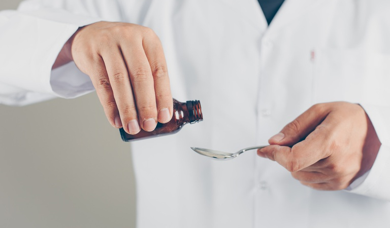 Anvisa determina suspensão de xaropes com clobutinol por motivo de segurança sanitária