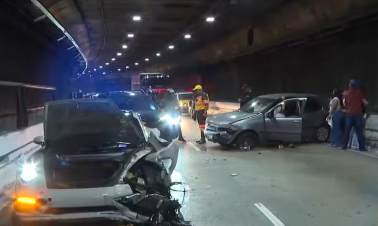 Vídeos: mãe disse que dirigia Porsche em acidente, mas vítimas dizem que motorista era homem