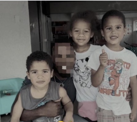 Vídeo: enquanto mãe dançava a noite toda em um show, três filhos morrem carbonizados em incêndio na Bahia