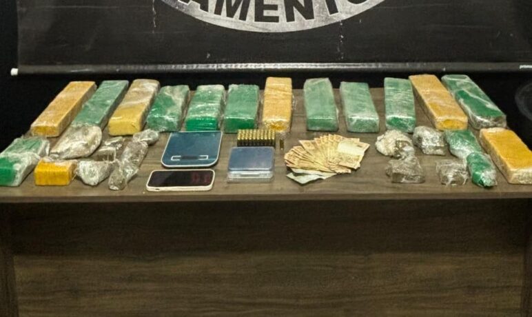 PM apreende drogas, munições e dinheiro durante ação contra o tráfico em Itaúna