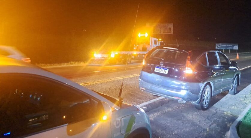 Criança fica ferida em colisão de dois carros na zona rural de Itaúna