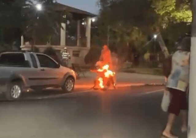 Vídeo: homem fica em estado grave após ter o corpo incendiado por causa de dívida de 10 reais