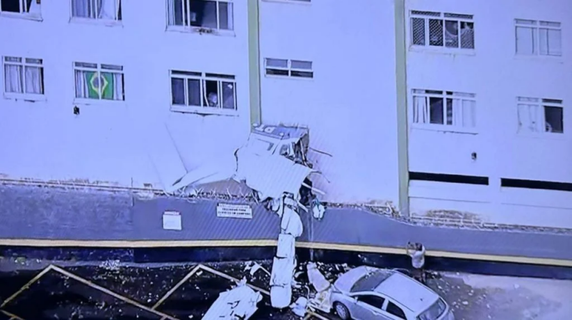 Vídeo: avião de pequeno porte bate em prédio em BH, duas pessoas morreram e duas feridas com gravidade