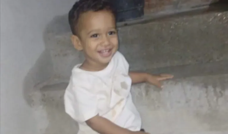 Bebê de 1 ano e 9 meses morre atingido por linha de cerol em Contagem