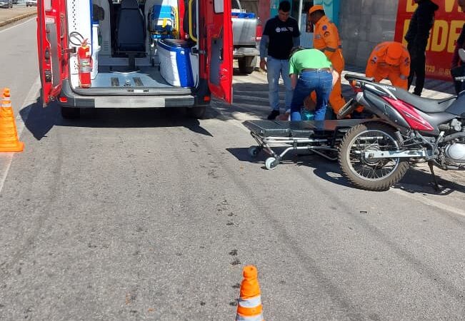 Motociclista fica ferido em colisão com carro em Itaúna