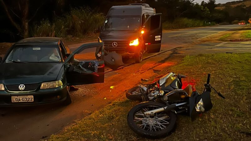 Duas pessoas ficam feridas em acidente de colisão na MG 431, em Itatiaiuçu
