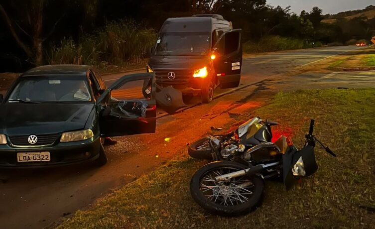 Duas pessoas ficam feridas em acidente de colisão na MG 431, em Itatiaiuçu