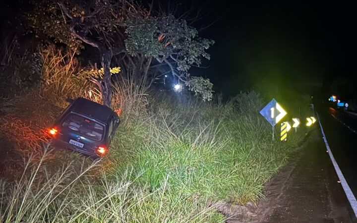 Paciente médico, a caminho de Divinópolis, sofre acidente na MG 050, em Itaúna