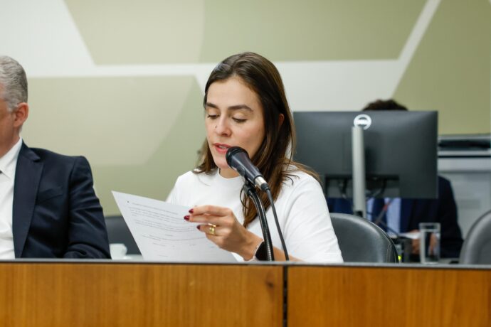 Vídeo: deputada Lohanna cobra critérios e contrapartidas de isenções fiscais no governo de MG