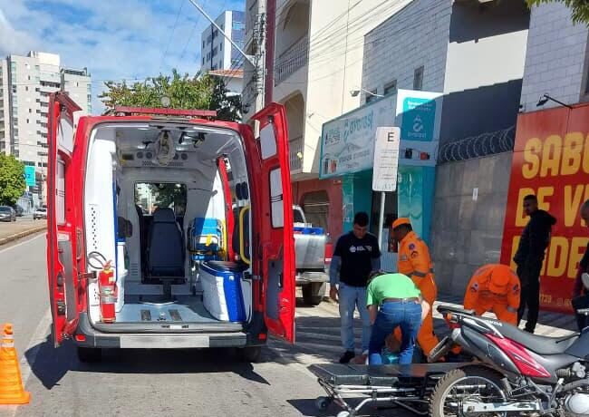 Motociclista fica ferido em colisão com carro em Itaúna