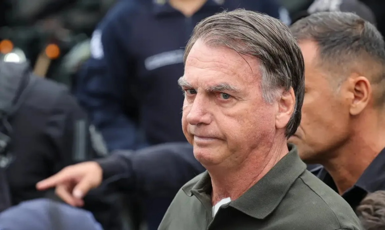 Termina hoje prazo de prisão domiciliar de  Bolsonaro; defesa pede a Moraes prorrogação