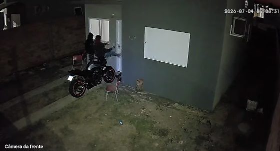 Vídeo: dupla de assaltantes é recebida a tiros por morador; um deles foi ferido e preso em MT