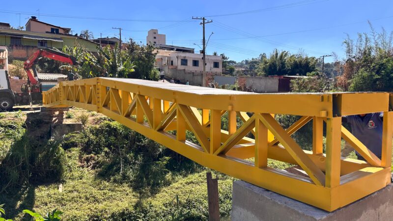 Prefeitura de Itaúna inicia entrega de nova passarela na Várzea da Olaria