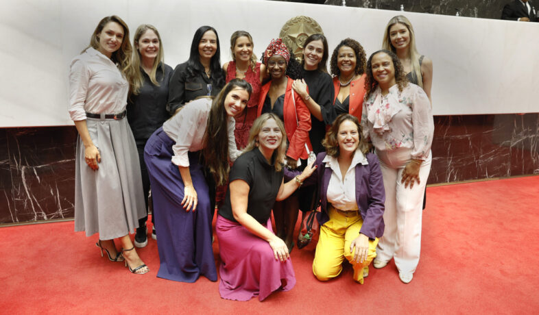 Deputados aprovam criação do Prêmio Ângela Diniz para reconhecer políticas de combate à violência contra as mulheres