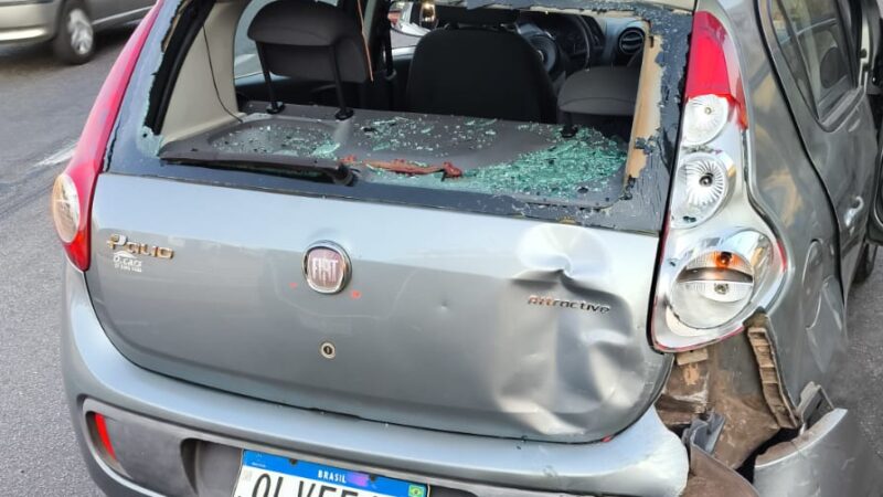 Carro  reduz velocidade na MG 050 e acaba colidido na traseira por motocicleta