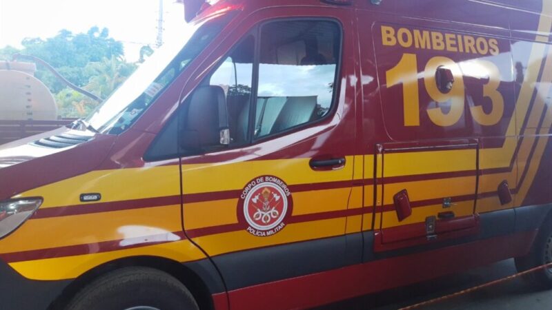 Vídeo: bombeiros prestam socorro à vitima de parada cardíaca no Condomínio Lago do Sol, em Itaúna