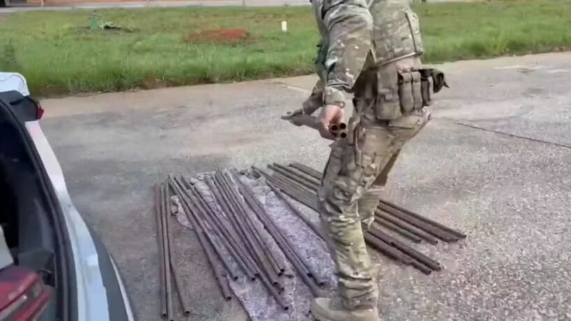 Vídeo: PRF apreende 52 barras de ferro na BR 381 que seriam usadas em confronto de torcedores