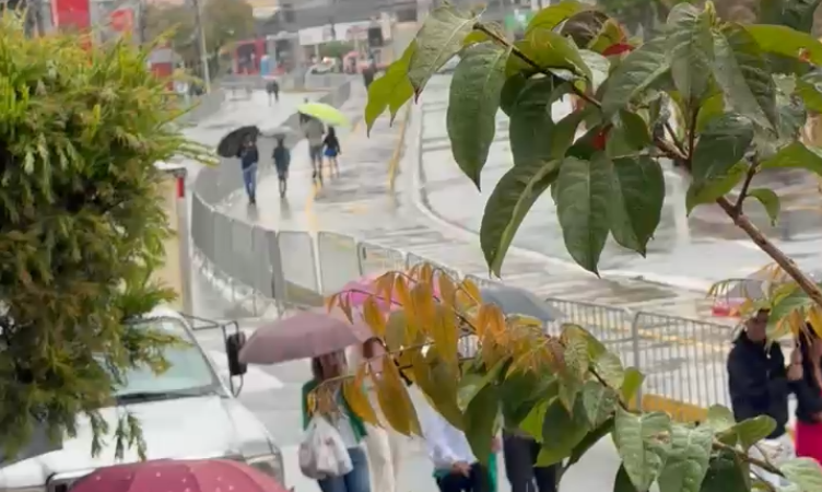 Vídeo: por causa da chuva que caiu na manhã desta segunda-feira, Sete de Setembro, o desfile da Independência foi cancelado
