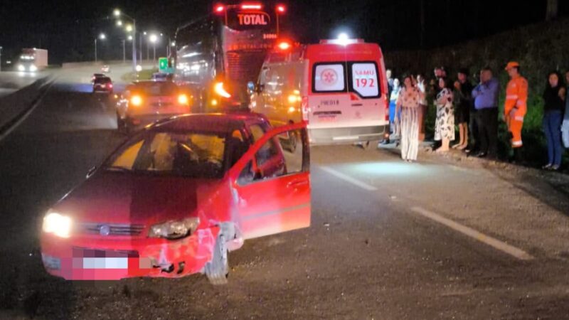 Grave acidente entre carro e ônibus mobiliza bombeiros na MG-050 próximo a Itaúna