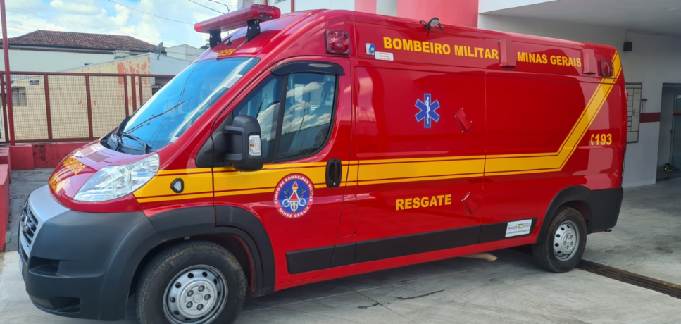 Pedestre fica ferido após ser atropelado por ônibus no centro de Itaúna